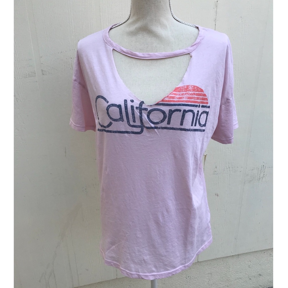 🆕 with out tags “California” tshirt by Sunnyside